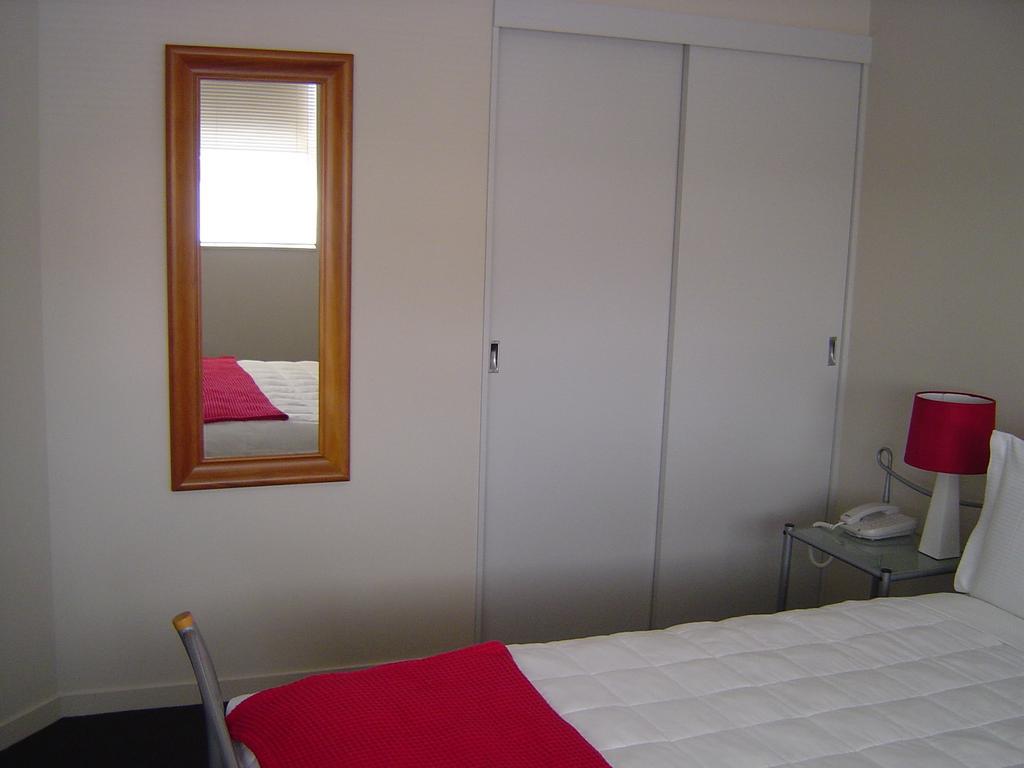 Kudos Business Suites & Airport Motel Auckland Zimmer foto