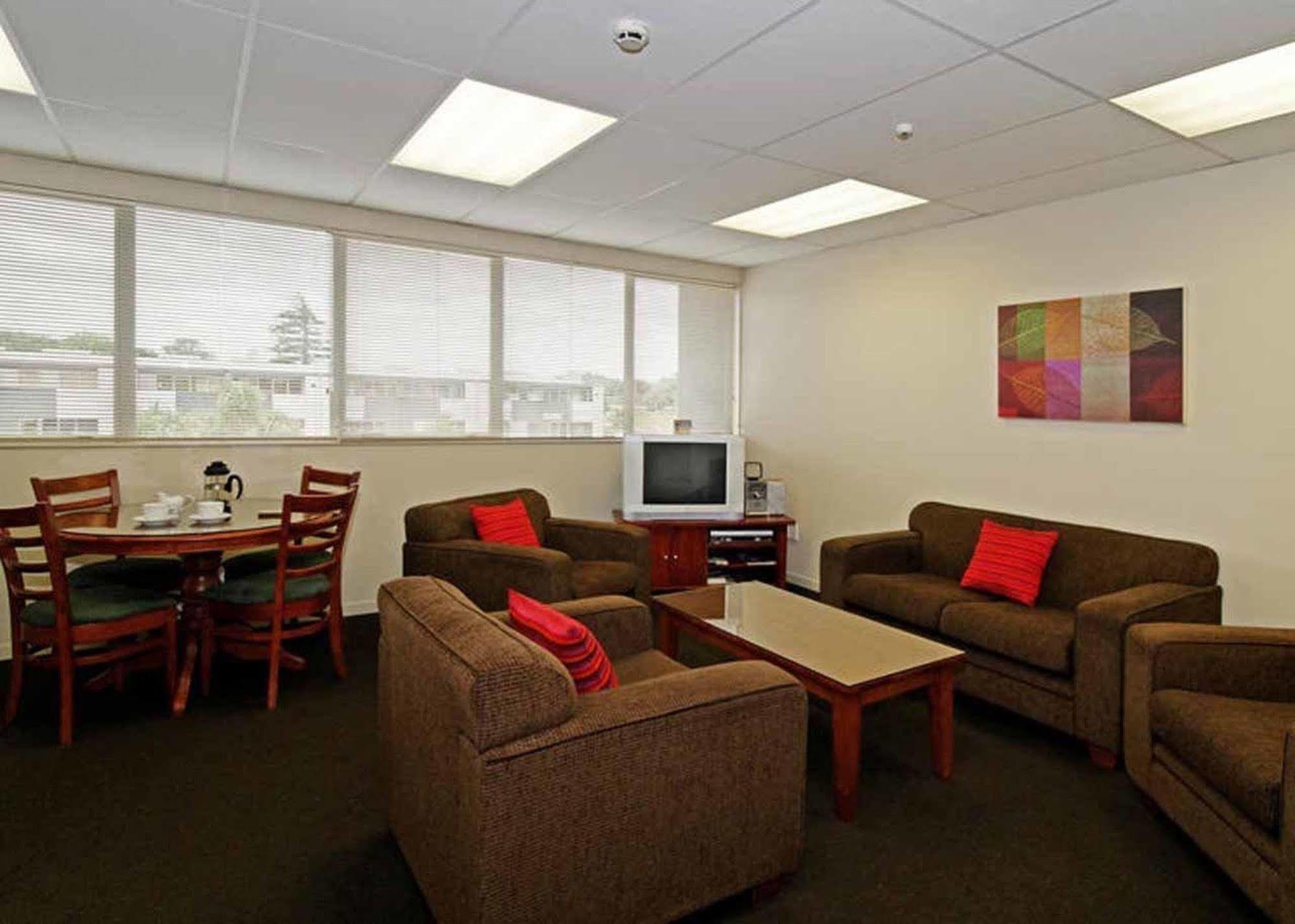 Kudos Business Suites & Airport Motel Auckland Exterior foto